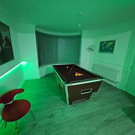 4 Bed House With Pool Table Free Parking En Holiday home